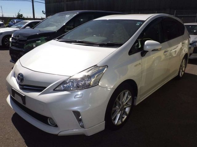 54015 Toyota Prius alpha ZVW40W 2014 г. (TAA Kantou)